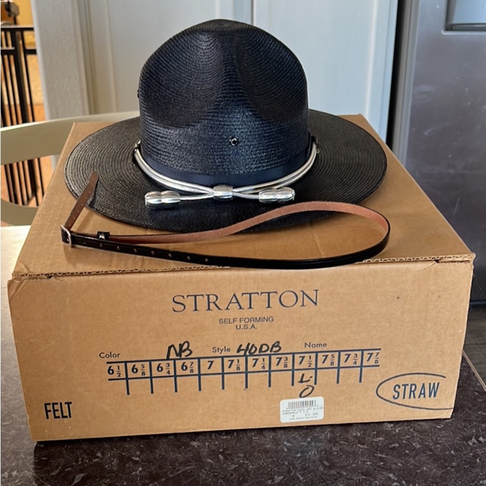 Stratton straw uniform navy hat with chin strap EUC 7.5